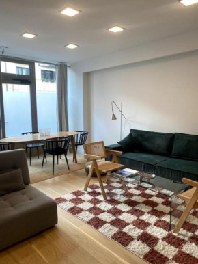 Modern parisian flat in Montparnasse area